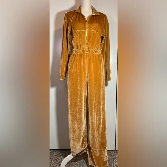 Fabletics Gold Velvet Jumpsuit Long Sleeves and Elastic Waist Women’s Size M - Picture 9 of 9